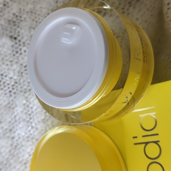 Rodial Anti-Ageing Bee Venom Eye Cream, 25ml/0.80fl oz - Picture 6 of 13